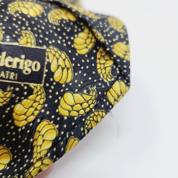Federigo ATRI | Seahorse Print Black & Gold 100% Silk Tie - Picture 6 of 11